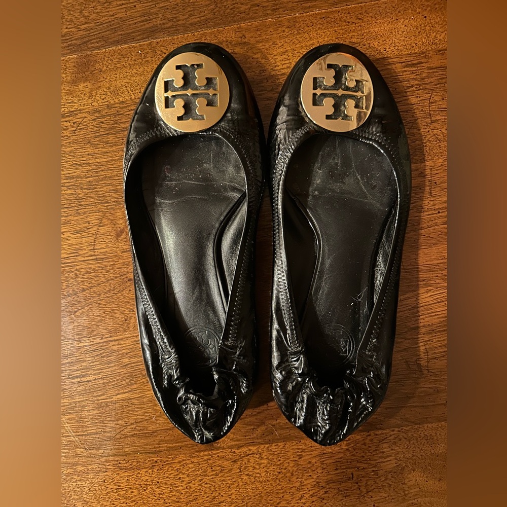 Tory Burch Black Patent Ballet Flat With Gold Logo